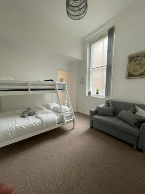 Studio Flat for 5 George Street City Center GS104